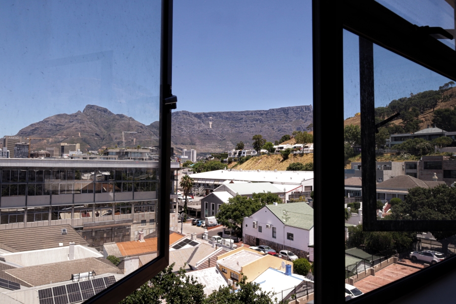 To Let 2 Bedroom Property for Rent in Green Point Western Cape